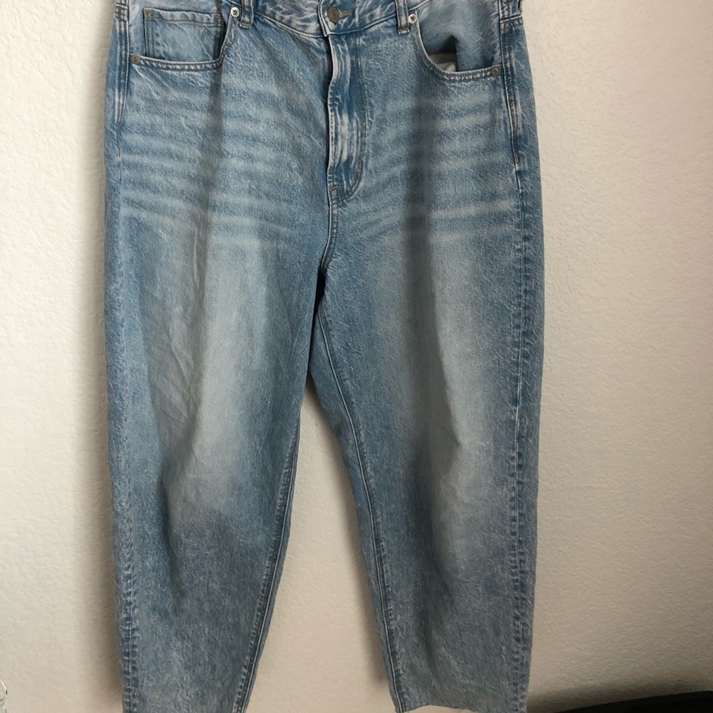 Light wash AE mom jeans